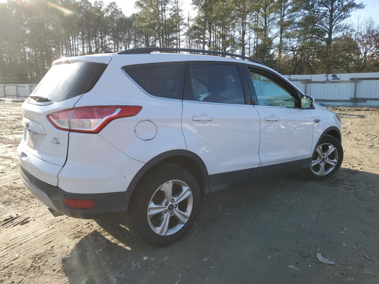 2016 Ford Escape VIN 1FMCU9GX1GUB64607 Copart auction photo, side / minor dent/scratches damage thumbnail 3