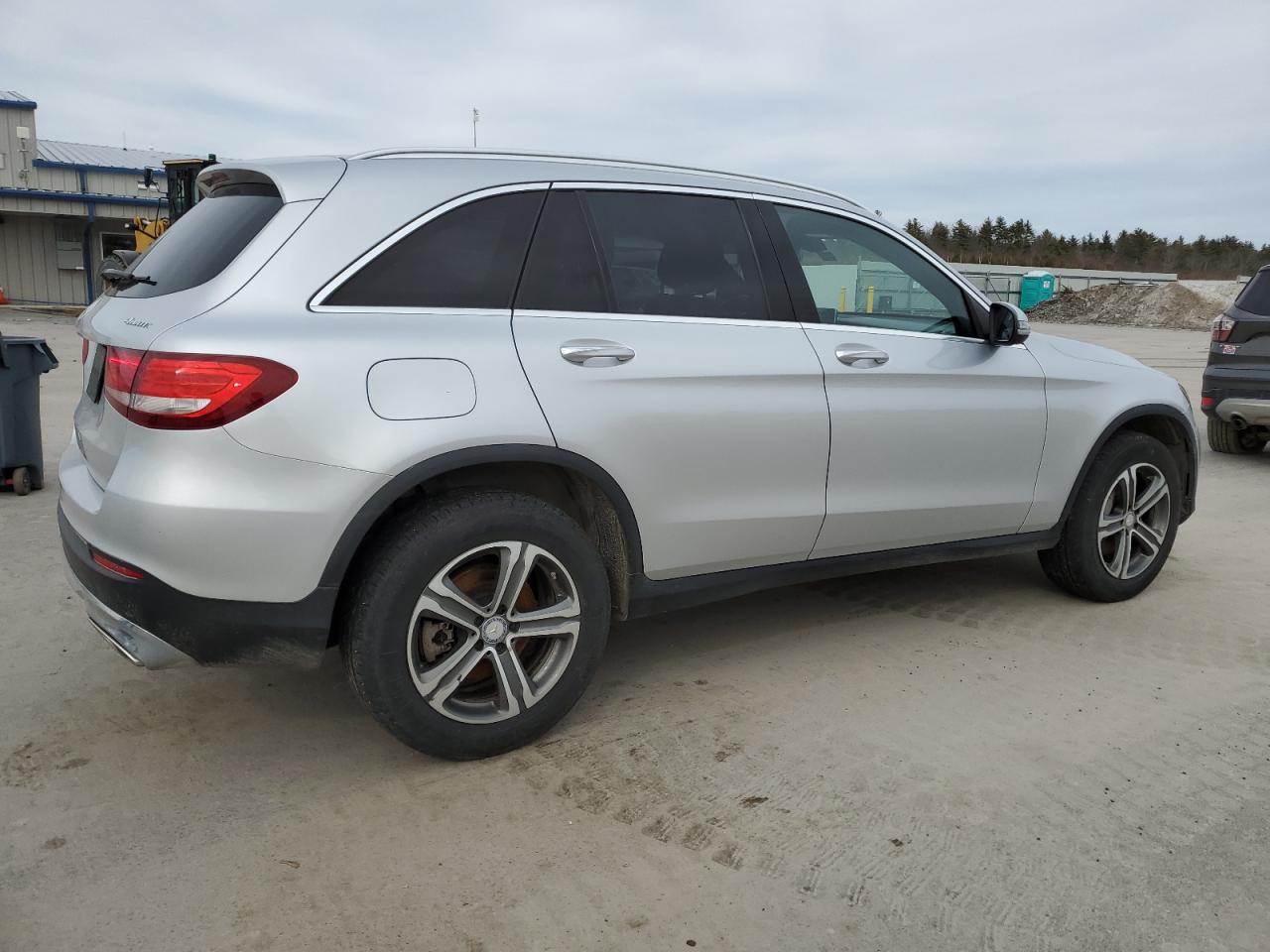 2017 Mercedes-Benz GLC VIN WDC0G4KB3HF155565 Copart auction photo, front end / side damage thumbnail 3
