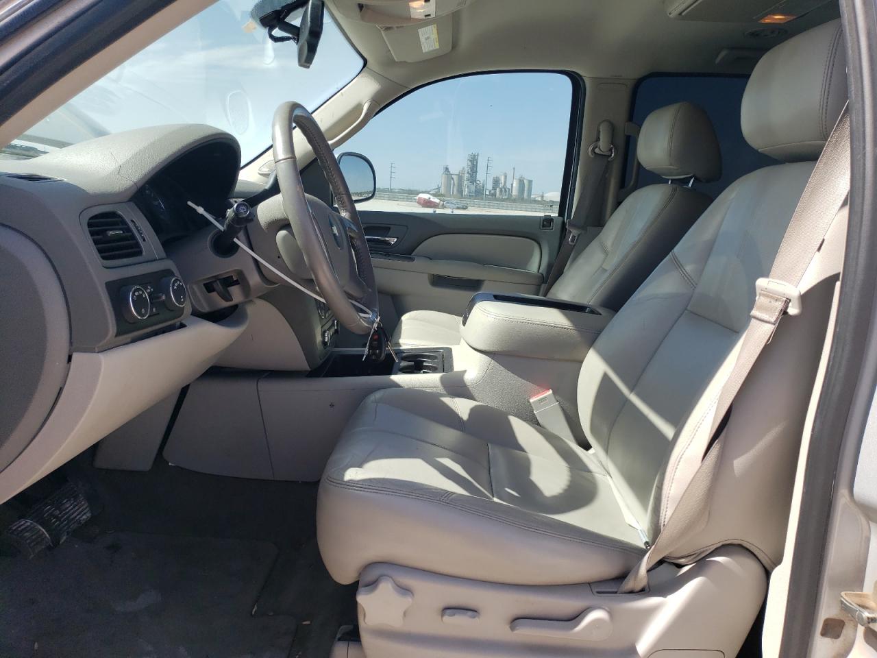 2013 Chevrolet Suburban VIN 1GNSKJE74DR366339 Copart auction photo, minor dent/scratches damage thumbnail 7