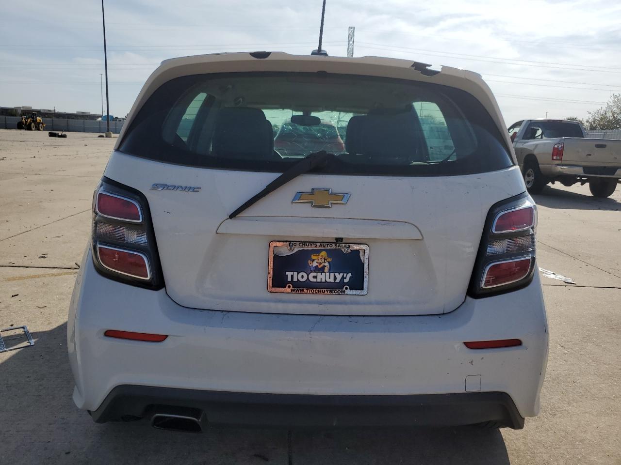 2018 Chevrolet Sonic VIN 1G1JG6SG6J4106470 Copart auction photo, hail / minor dent/scratches damage thumbnail 6