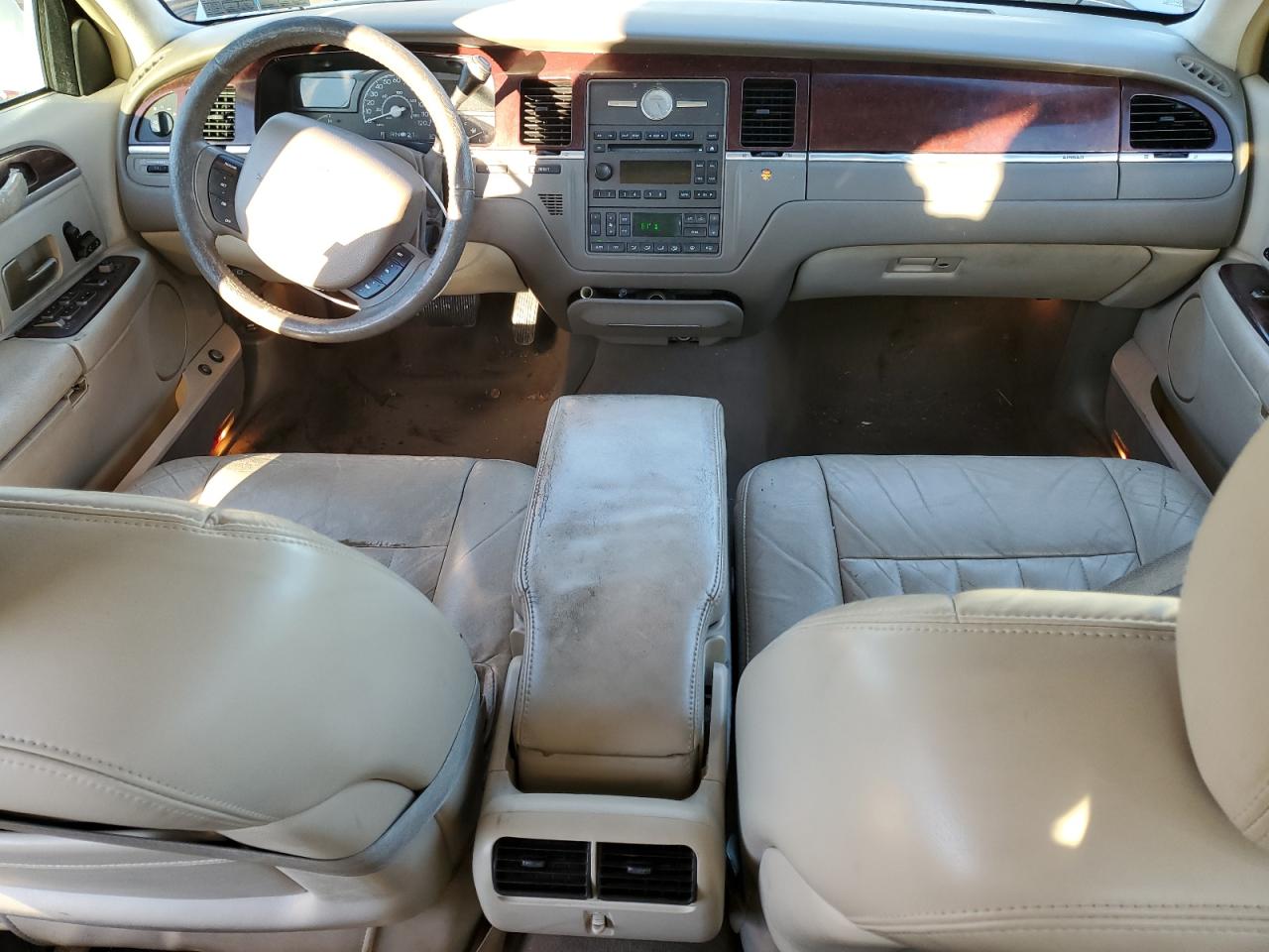 2005 Lincoln Town Car VIN 1LNHM81W75Y672246 Copart auction photo, front end / side damage thumbnail 8