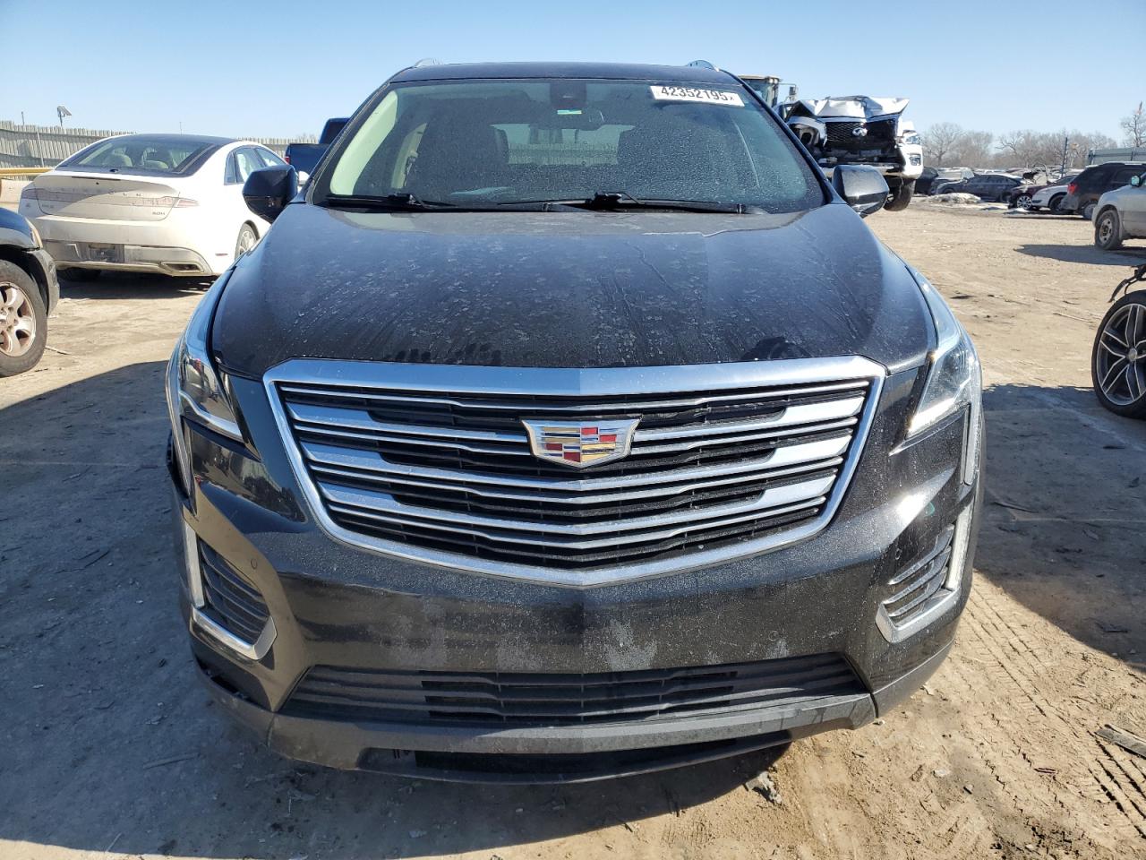 2017 Cadillac XT5 VIN 1GYKNCRS4HZ109370 Copart auction photo, front end / side damage thumbnail 5