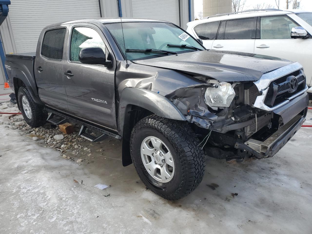 2015 Toyota Tacoma VIN 5TFLU4EN5FX141837 Copart auction photo, front end damage thumbnail 4