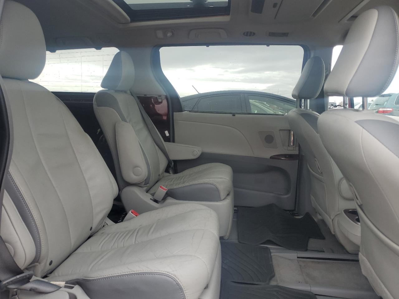 2013 Toyota Sienna VIN 5TDYK3DC1DS301849 Copart auction photo, rear end damage thumbnail 11