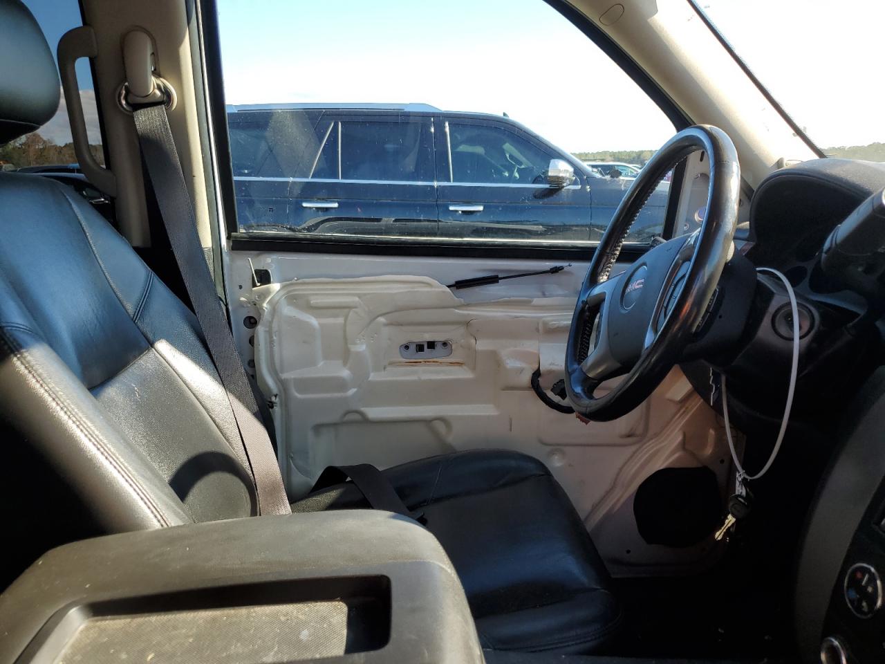 2012 GMC Yukon VIN 1GKS2DE07CR100748 Copart auction photo, front end damage thumbnail 7