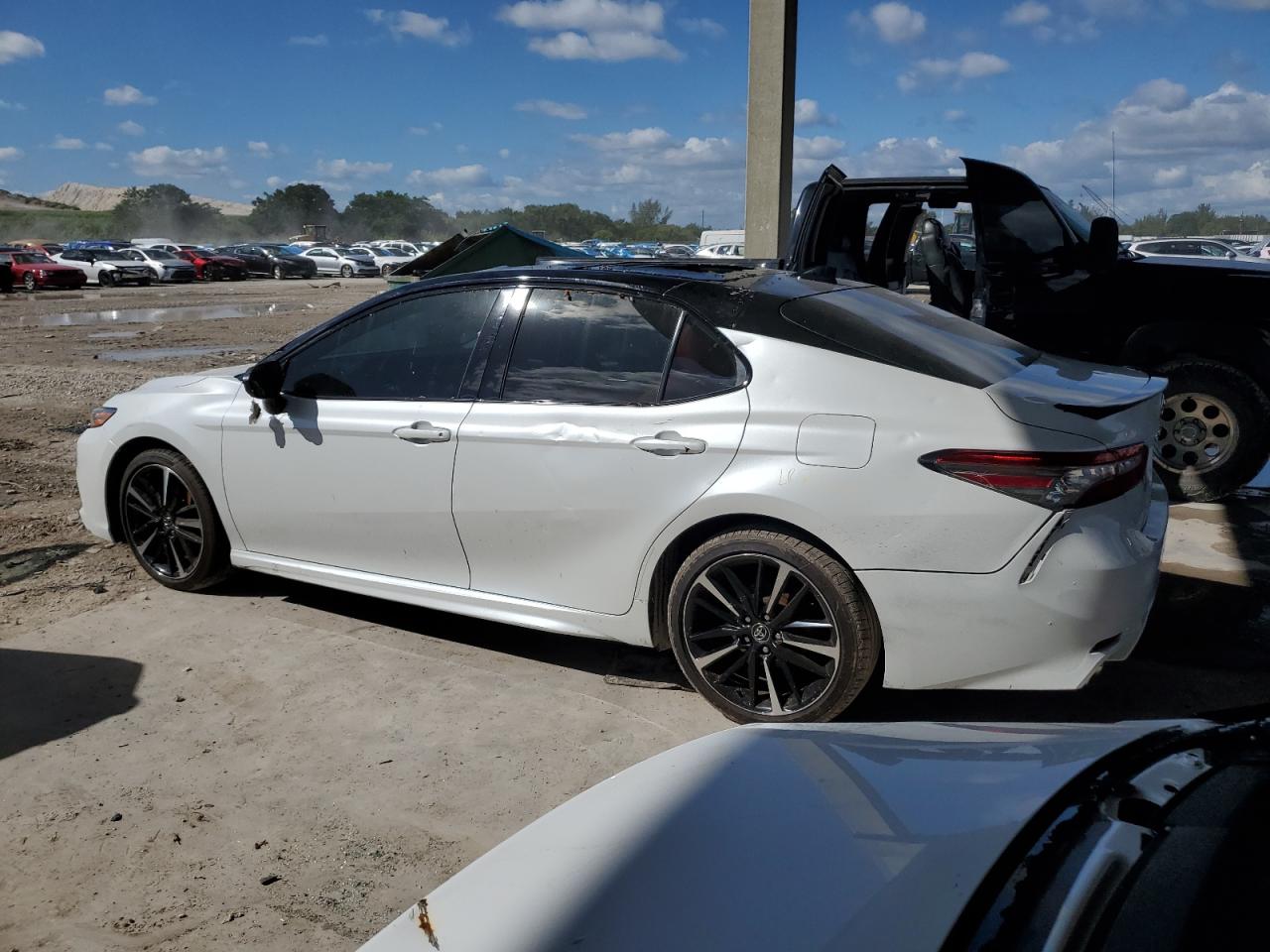 2019 Toyota Camry VIN 4T1B61HK6KU186993 Copart auction photo, hail / minor dent/scratches damage thumbnail 2
