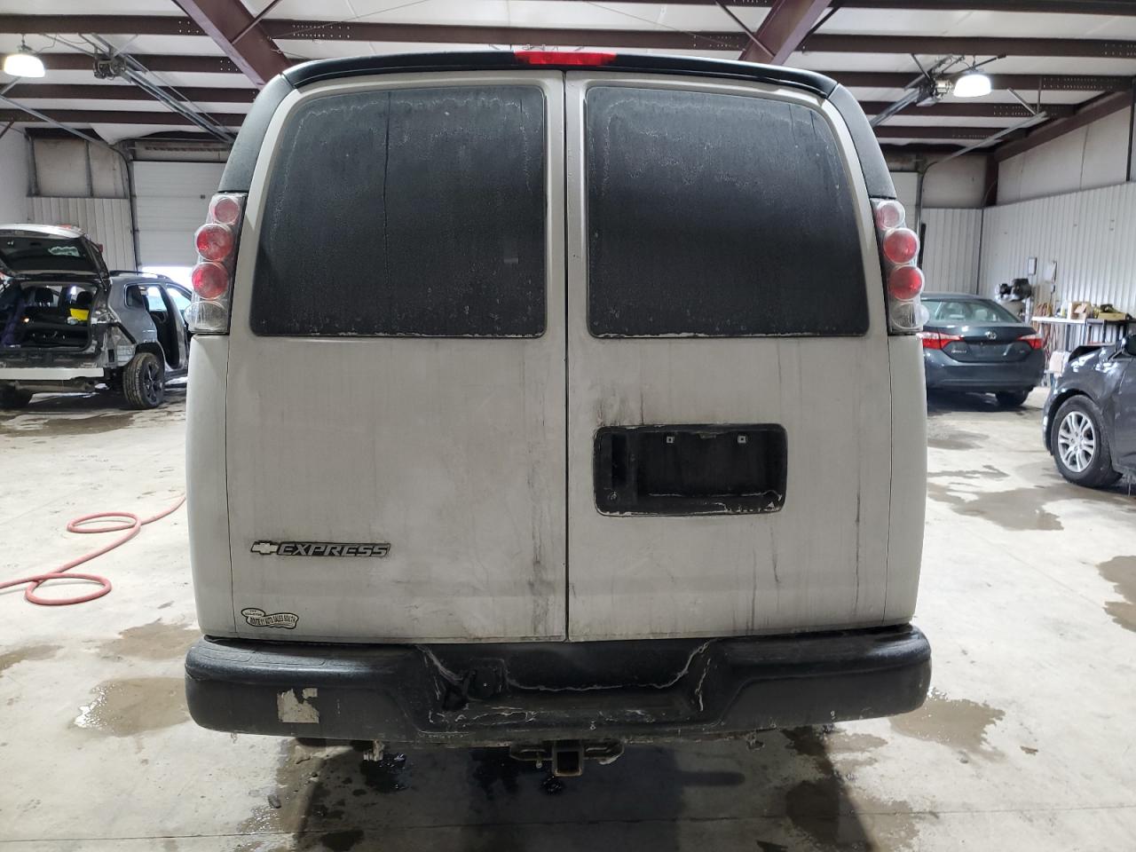 2007 Chevrolet Express VIN 1GCGG25V571110816 Copart auction photo, side damage thumbnail 6