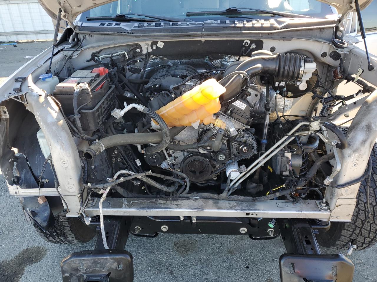 2015 Ford F-150 VIN 1FTEX1C88FKE50811 Copart auction photo, front end damage thumbnail 13