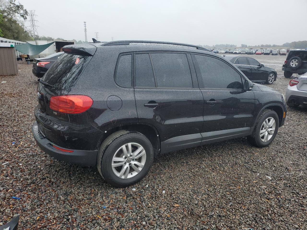 2017 Volkswagen Tiguan VIN WVGAV7AXXHK016163 Copart auction photo, rear end damage thumbnail 3