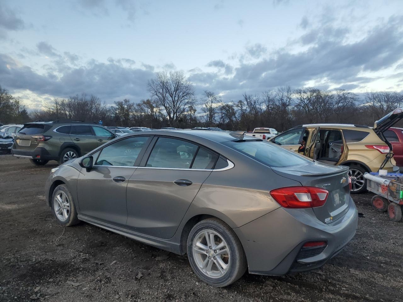 2017 Chevrolet Cruze VIN 1G1BE5SM8H7189192 Copart auction photo, front end / side damage thumbnail 2