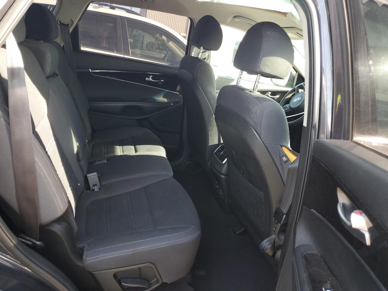 2018 KIA Sorento VIN 5XYPG4A30JG382973 Copart auction photo, rear end / minor dent/scratches damage thumbnail 11
