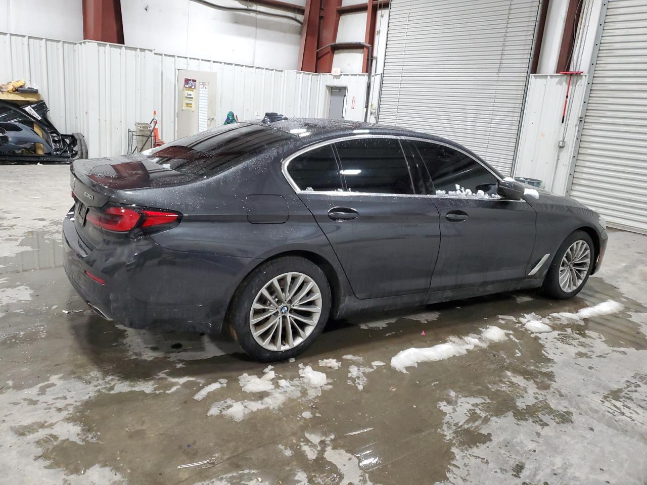 2021 BMW 5er VIN WBA13BJ0XMCG02446 Copart auction photo, front end damage thumbnail 3