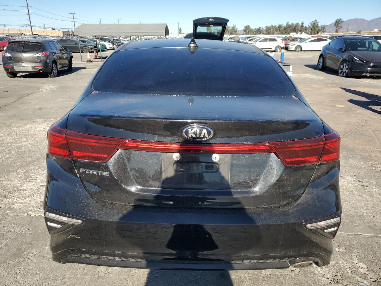2020 KIA Forte VIN 3KPF24AD9LE208760 Copart auction photo, all over damage thumbnail 6
