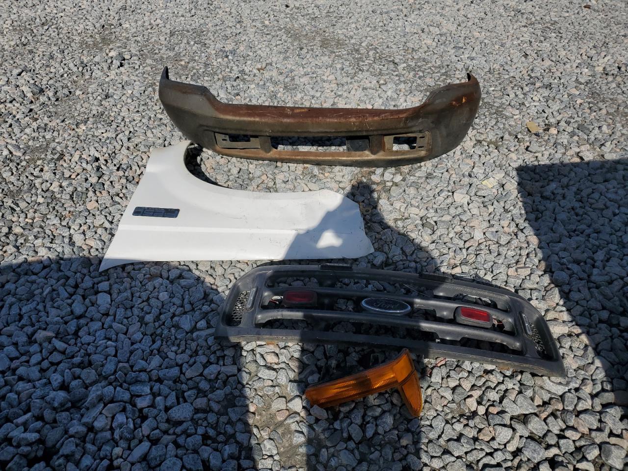 2000 Ford F250 VIN 1FTNF21F6YEE07189 Copart auction photo, front end / rear end damage thumbnail 12
