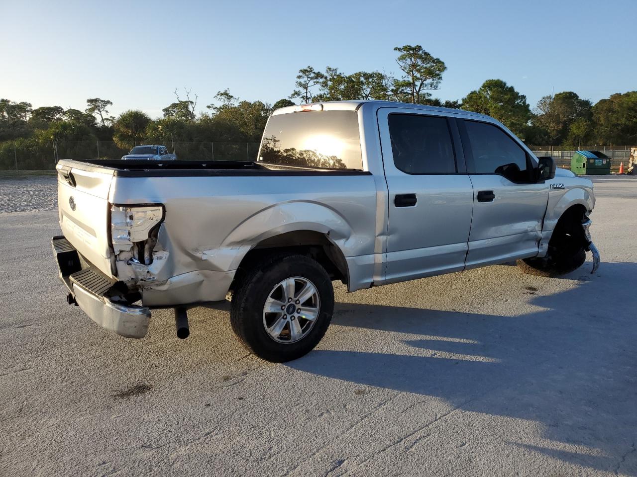 2018 Ford F-150 VIN 1FTEW1C5XJFC47641 Copart auction photo, front end / rear end damage thumbnail 3