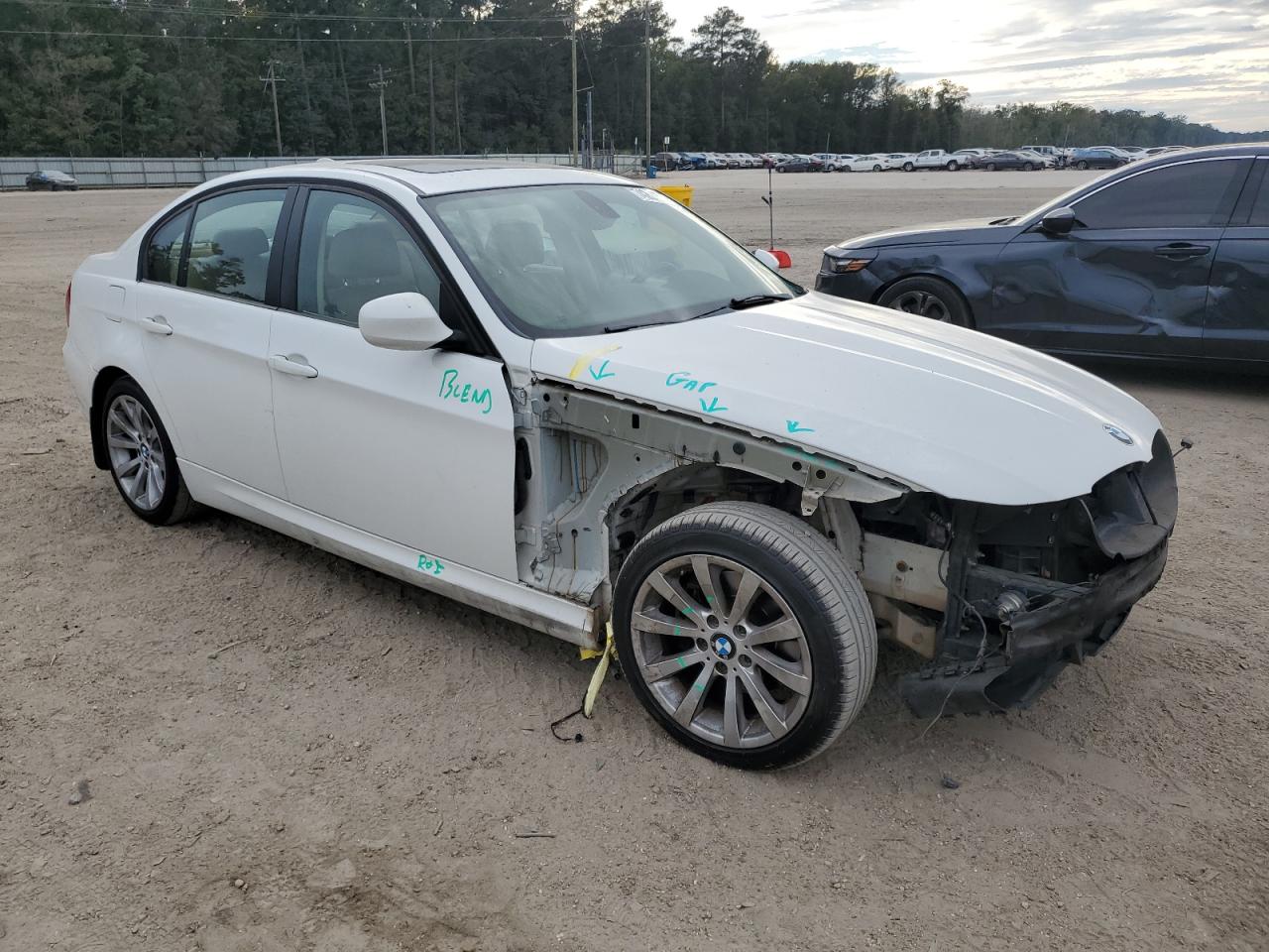 2011 BMW 3er VIN WBAPH5C54BF094389 Copart auction photo, front end damage thumbnail 4