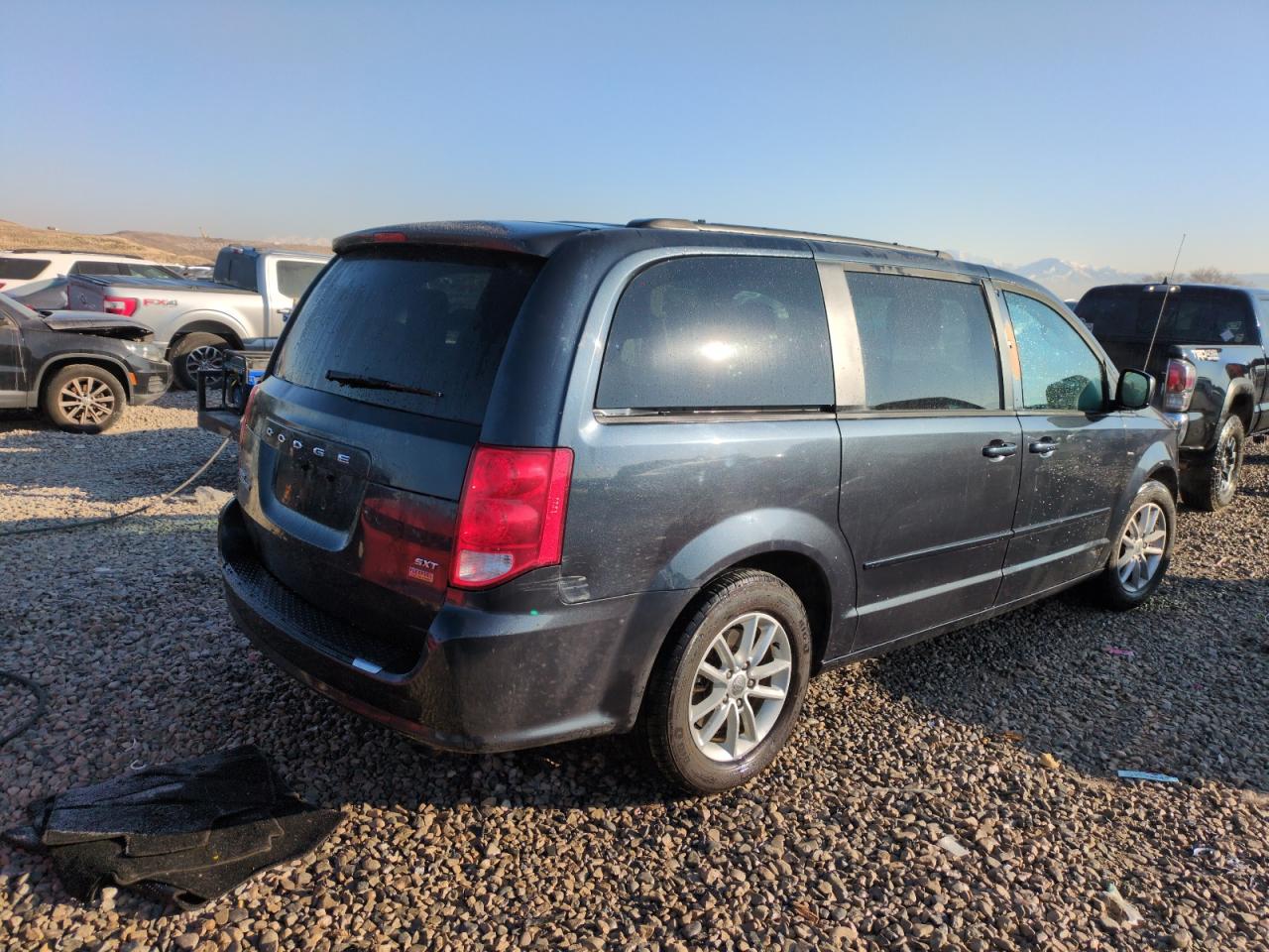 2014 Dodge Caravan VIN 2C4RDGCG2ER262502 Copart auction photo, front end / side damage thumbnail 3