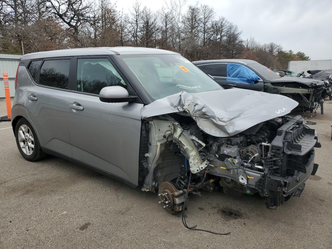 2022 KIA Soul VIN KNDJ23AU1N7806557 Copart auction photo, front end / minor dent/scratches damage thumbnail 4
