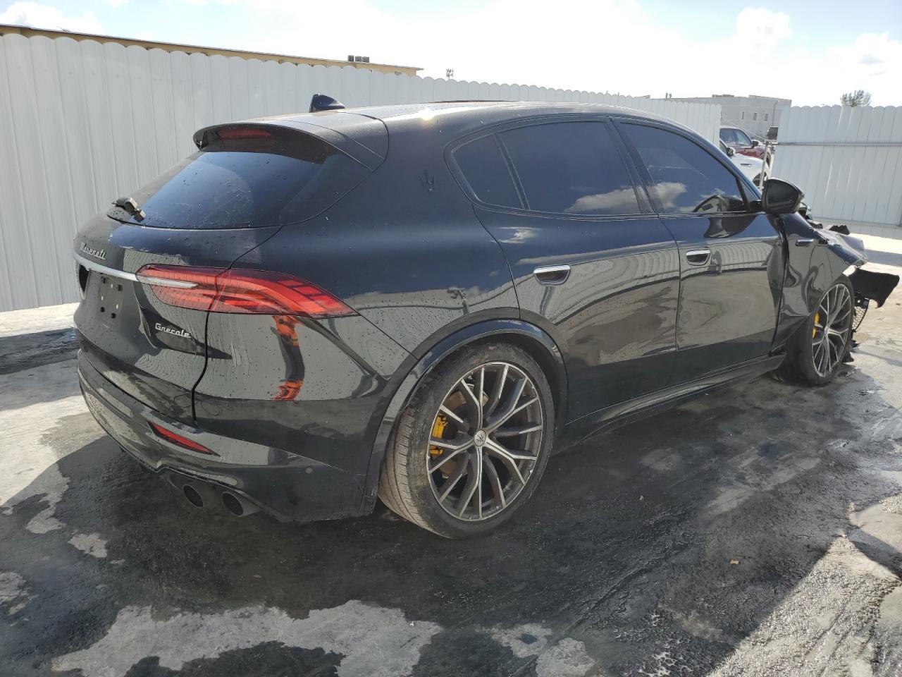 2023 Maserati Grecale VIN ZN682AVM3P7432127 Copart auction photo, front end / minor dent/scratches damage thumbnail 3