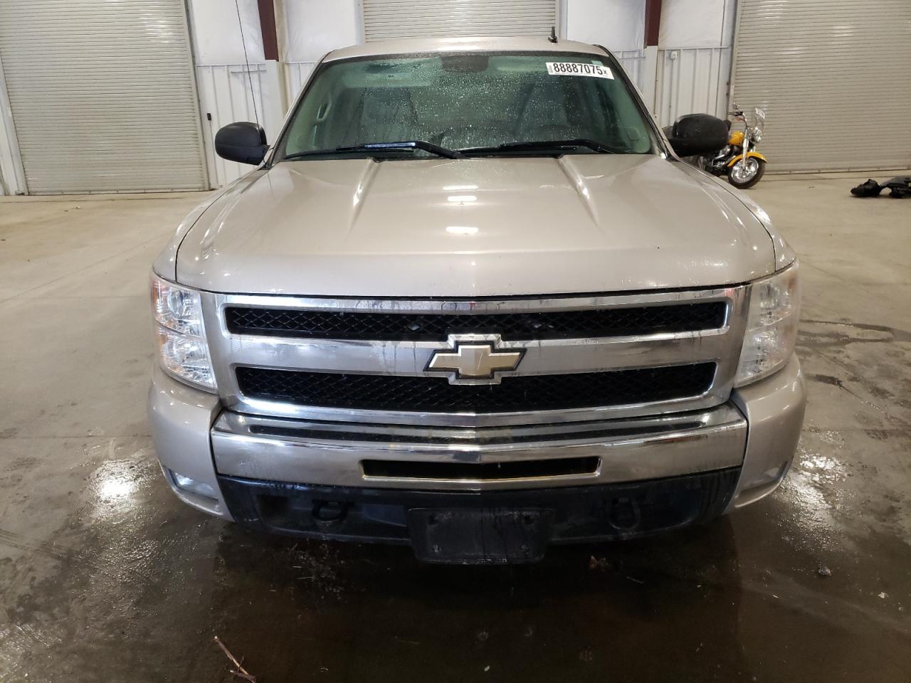 2007 Chevrolet Silverado VIN 2GCEK19J871695540 Copart auction photo, side / rear end damage thumbnail 5