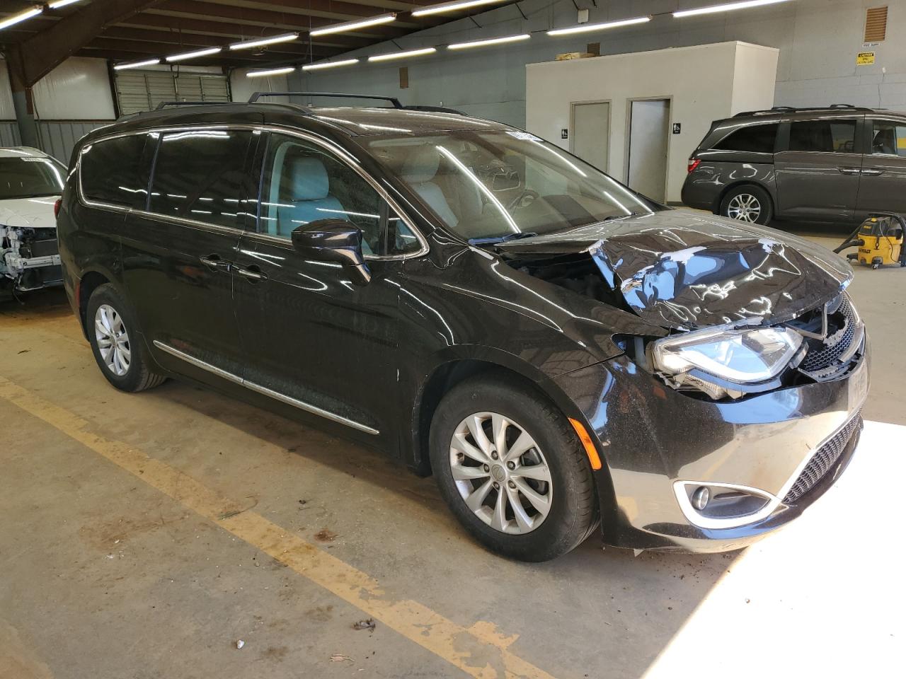 2017 Chrysler Pacifica VIN 2C4RC1BG3HR654135 Copart auction photo, front end damage thumbnail 4
