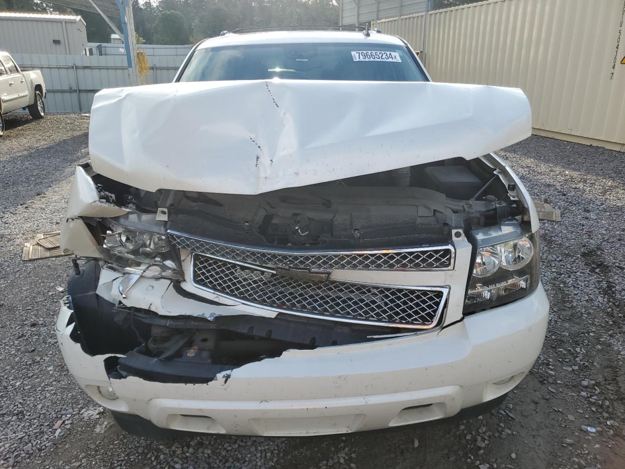 2009 Chevrolet Suburban VIN 1GNFC360X9R296302 Copart auction photo, front end / minor dent/scratches damage thumbnail 5