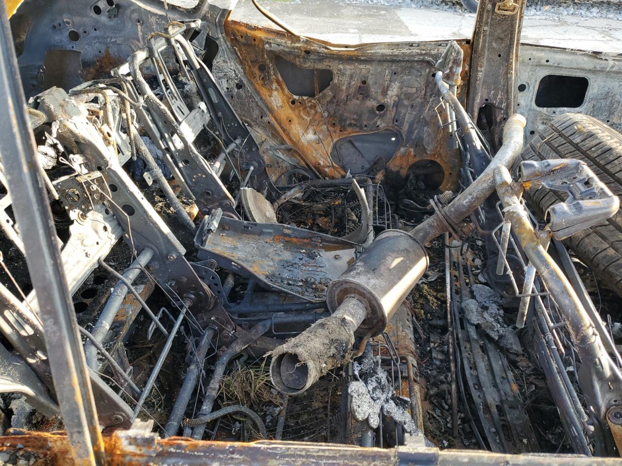 2007 Lexus RX VIN 2T2HK31U67C003318 Copart auction photo, burn damage thumbnail 11