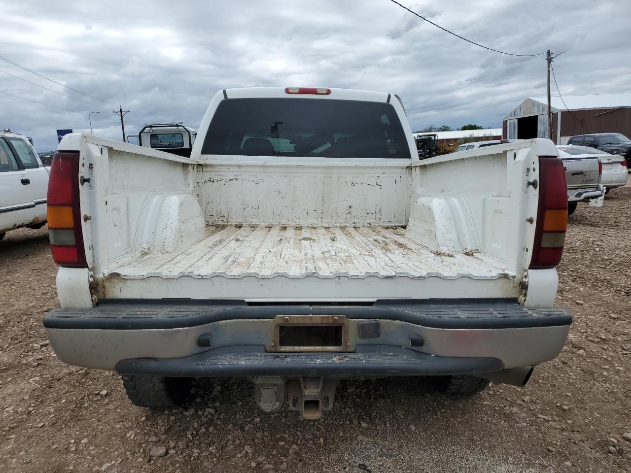 2002 GMC Sierra VIN 1GTHK231X2F232960 Copart auction photo, front end / side damage thumbnail 6