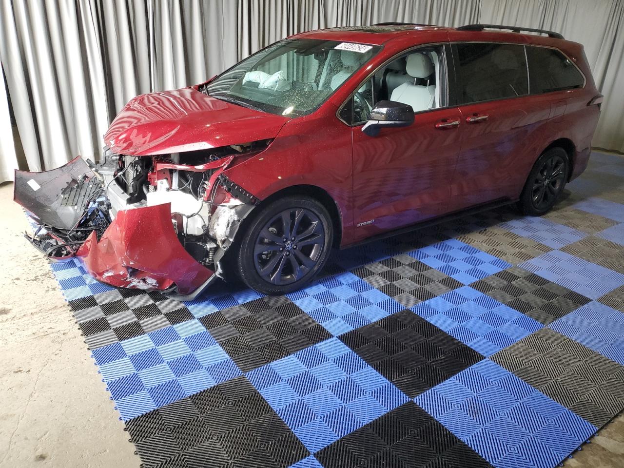 2021 Toyota Sienna VIN 5TDDRKEC1MS021660
