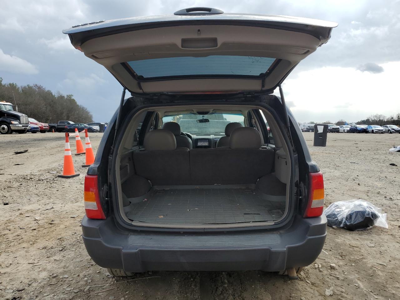 2003 Jeep Grand Cherokee VIN 1J4GX48S43C609354 Copart auction photo, front end damage thumbnail 6