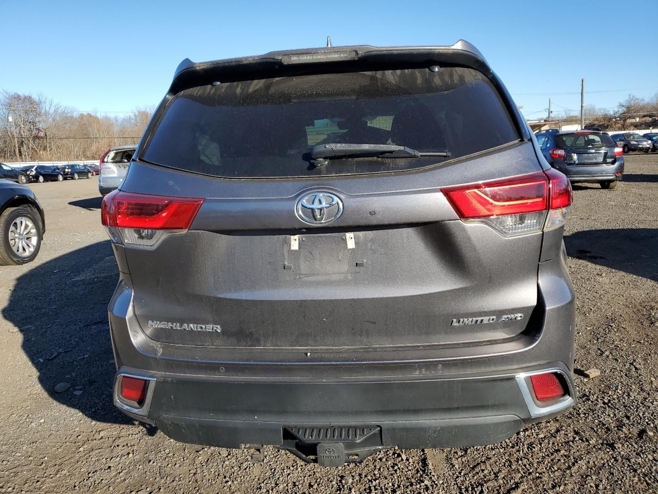 2018 Toyota Highlander VIN 5TDDZRFH2JS898186 Copart auction photo, front end / side damage thumbnail 6