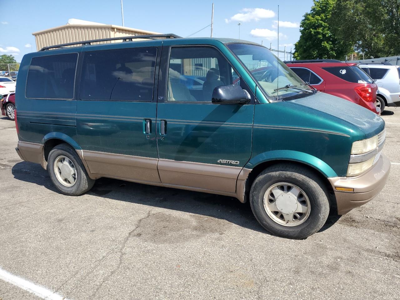 1998 Chevrolet Astro VIN 1GNDM19W8WB200244 Copart auction photo, water/flood damage thumbnail 4