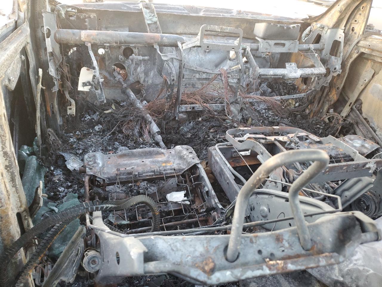 2015 RAM 1500 VIN 1C6RR7XT5FS759950 Copart auction photo, burn damage thumbnail 8