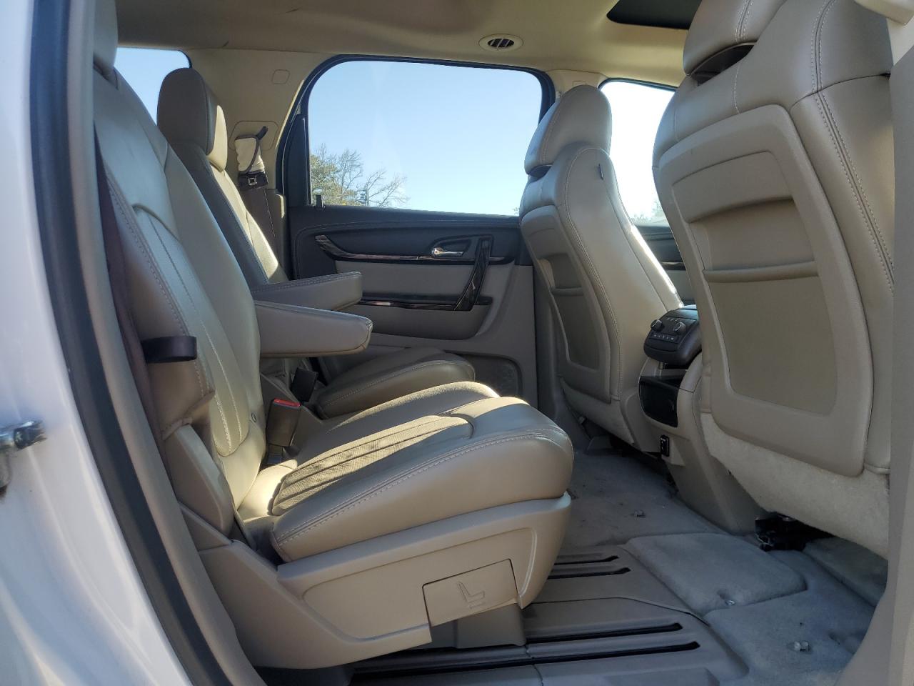 2016 GMC Acadia VIN 1GKKVTKD2GJ318156 Copart auction photo, front end damage thumbnail 11