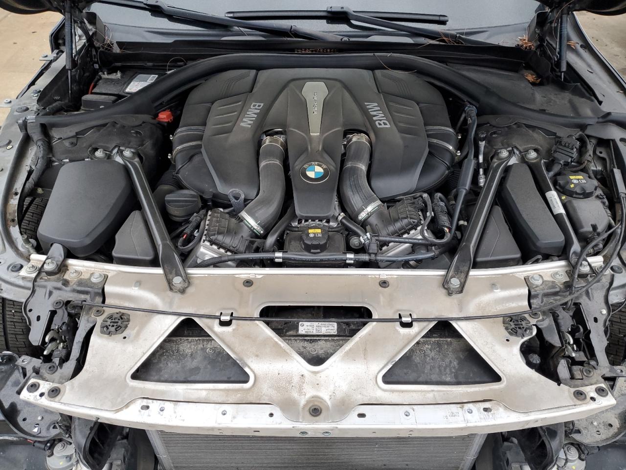 2016 BMW 7er VIN WBA7F2C57GG420658 Copart auction photo, front end / minor dent/scratches damage thumbnail 11