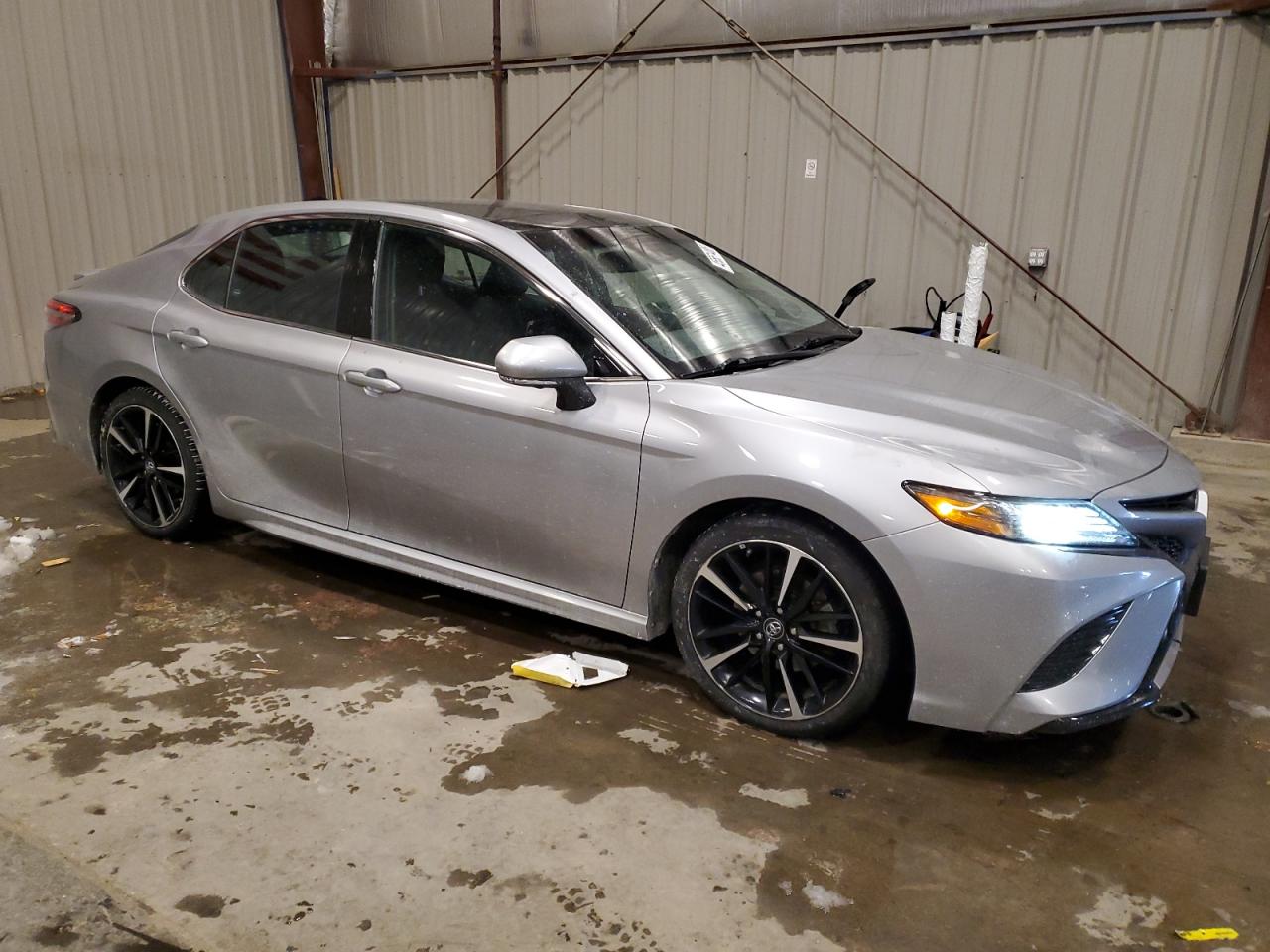 2018 Toyota Camry VIN 4T1B61HK5JU145558 Copart auction photo, minor dent/scratches damage thumbnail 4