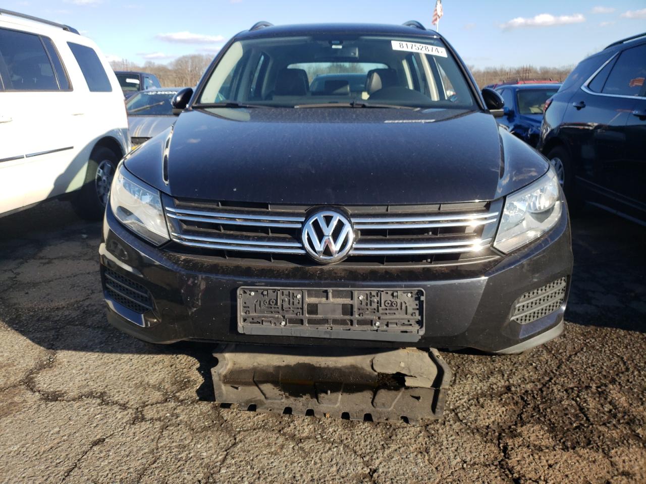 2017 Volkswagen Tiguan VIN WVGBV7AX9HK004896 Copart auction photo, rear end / minor dent/scratches damage thumbnail 5