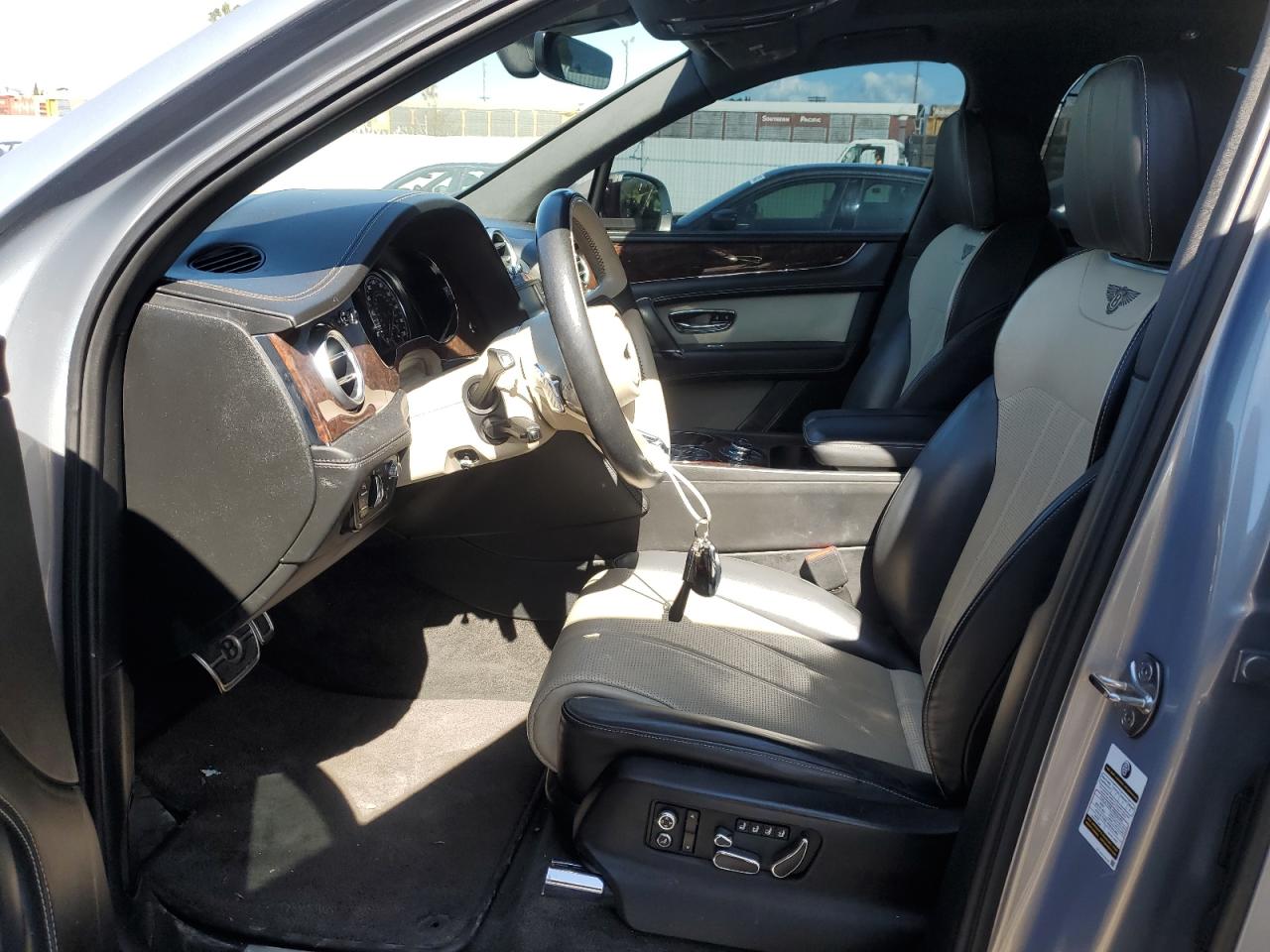 2018 Bentley Bentayga VIN SJAAC4ZV0JC020171 Copart auction photo, side / rear end damage thumbnail 7