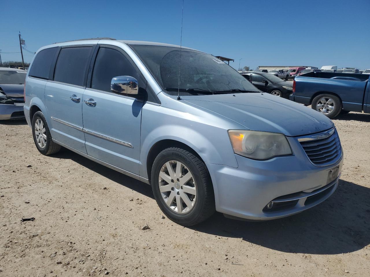 2012 Chrysler Town & Country VIN 2C4RC1CG5CR338579 Copart auction photo, minor dent/scratches damage thumbnail 4
