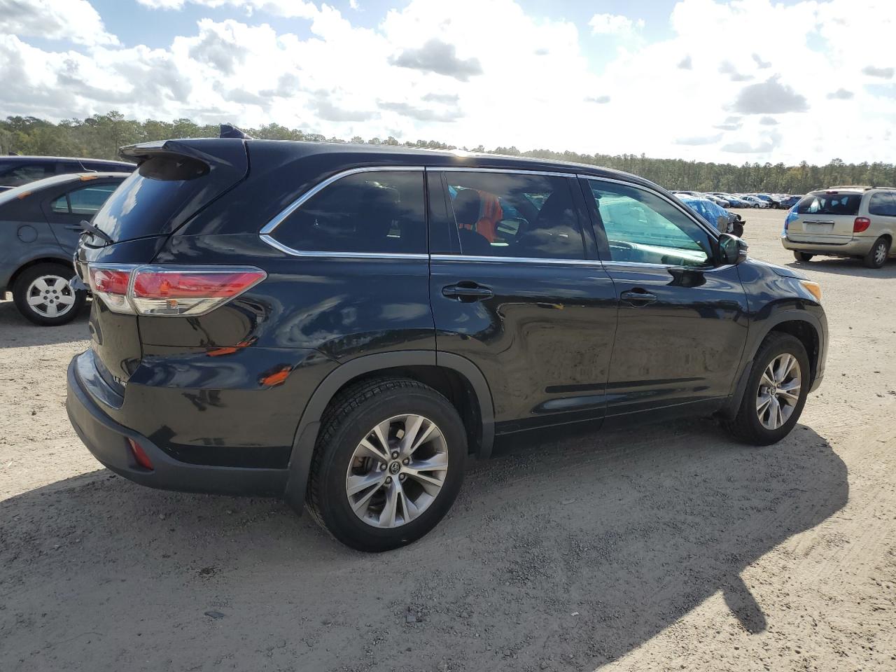 2016 Toyota Highlander VIN 5TDBKRFH7GS350205 Copart auction photo, rear end damage thumbnail 3