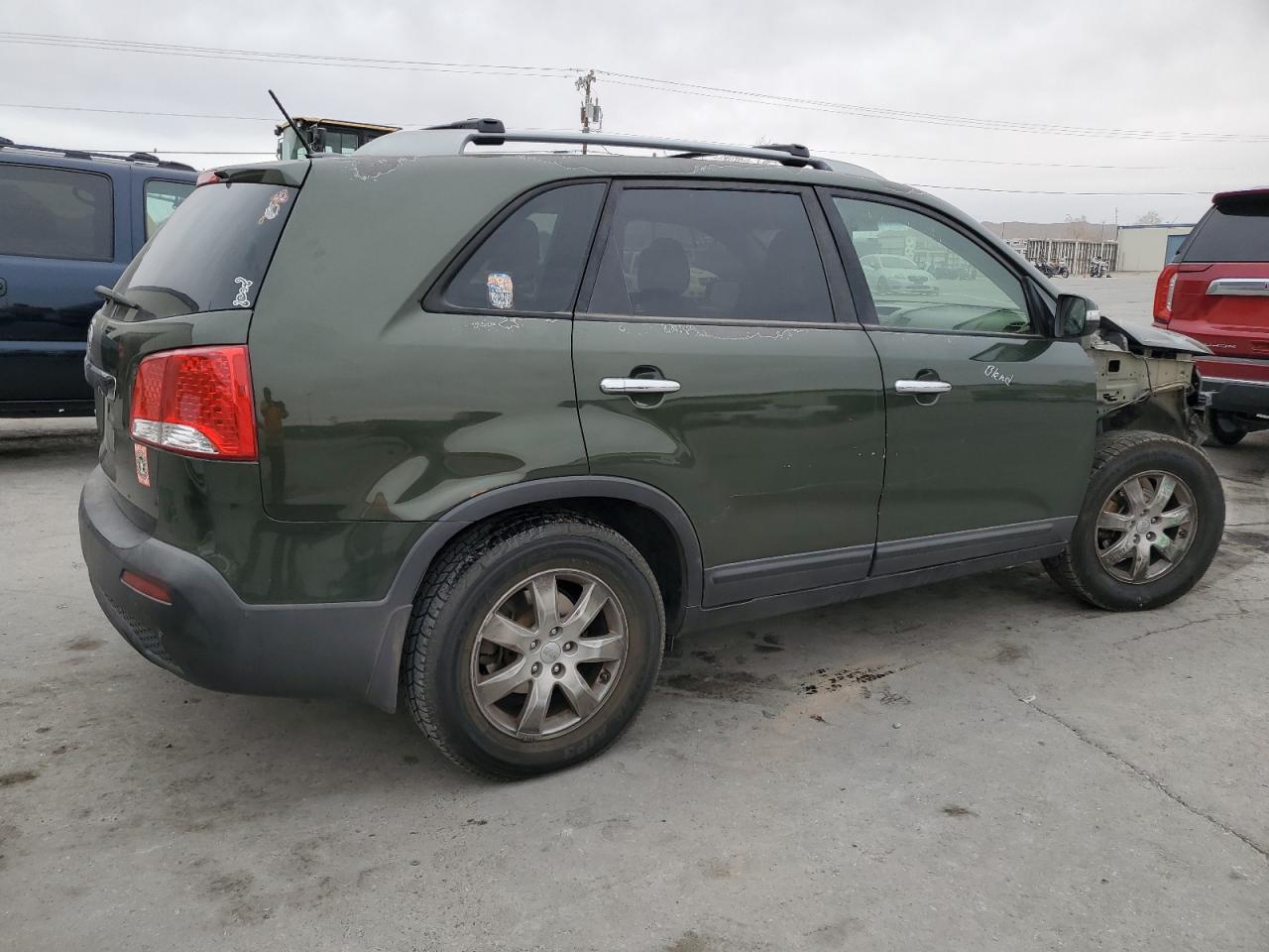 2013 KIA Sorento VIN 5XYKT4A64DG331982 Copart auction photo, front end damage thumbnail 3