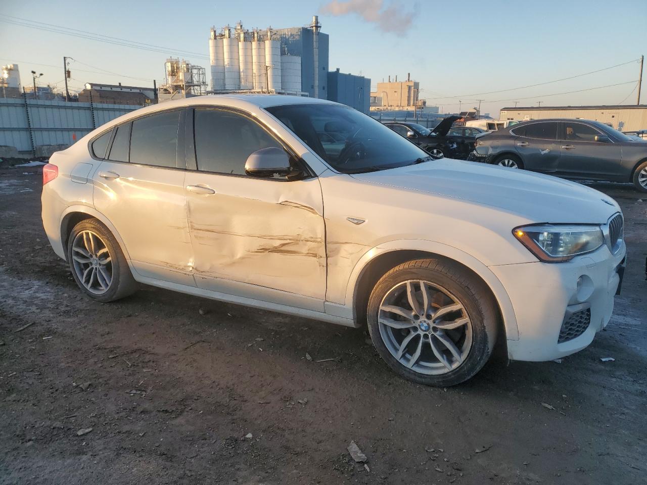 2017 BMW X4 VIN 5UXXW7C3XH0U26526 Copart auction photo, side / minor dent/scratches damage thumbnail 4