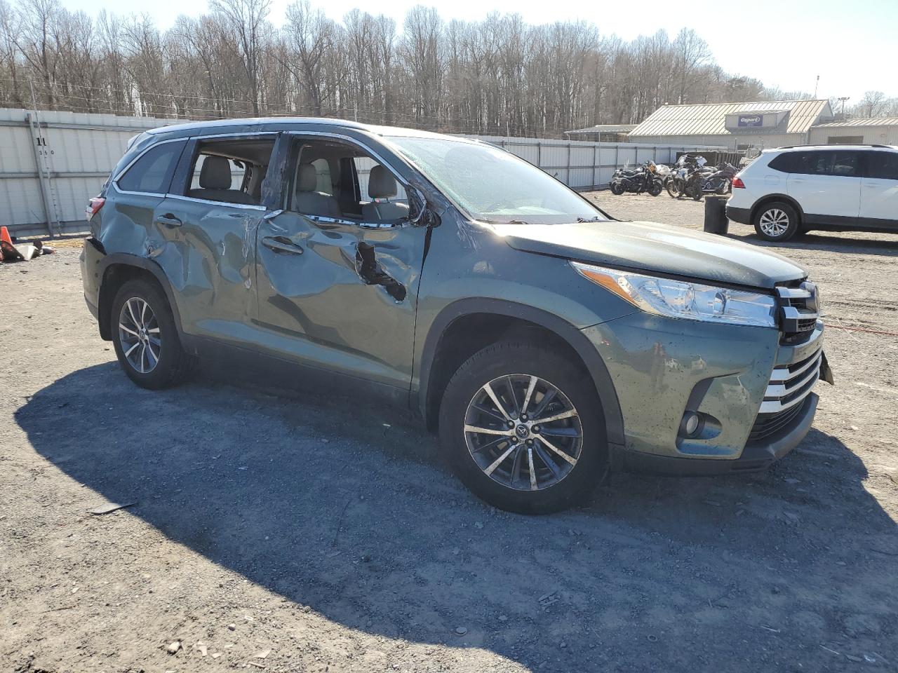 2019 Toyota Highlander VIN 5TDJZRFH3KS702681 Copart auction photo, all over / undercarriage damage thumbnail 4