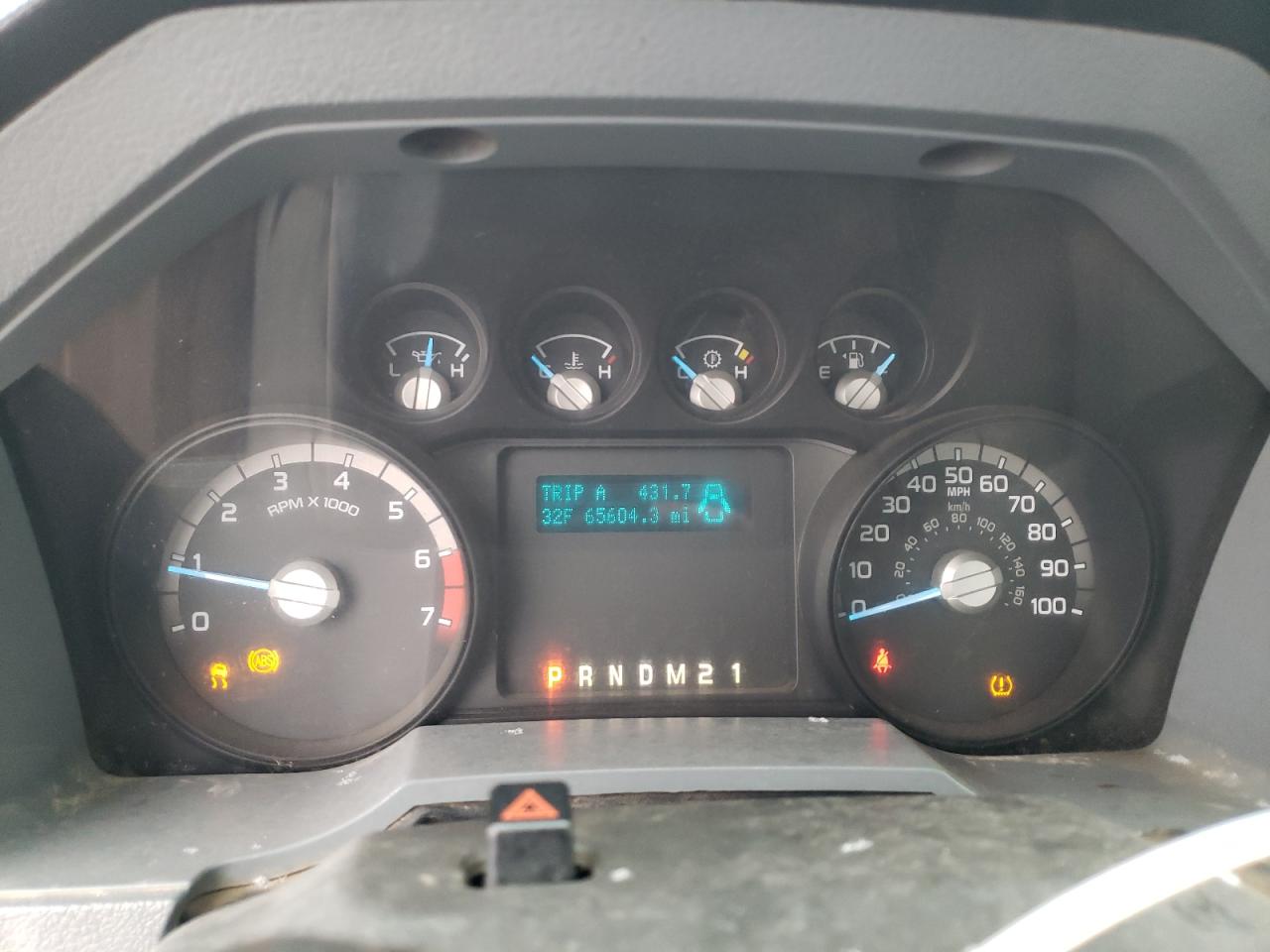 2014 Ford F250 VIN 1FTBF2B62EEB45216 Copart auction photo, side / minor dent/scratches damage thumbnail 9