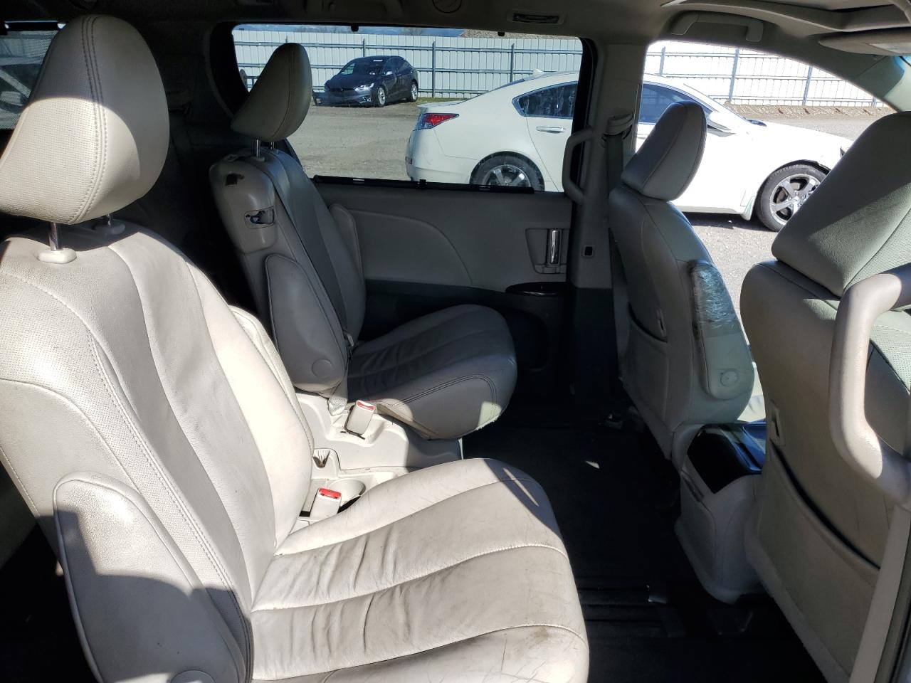 2013 Toyota Sienna VIN 5TDYK3DC9DS345484 Copart auction photo, side / front end damage thumbnail 11