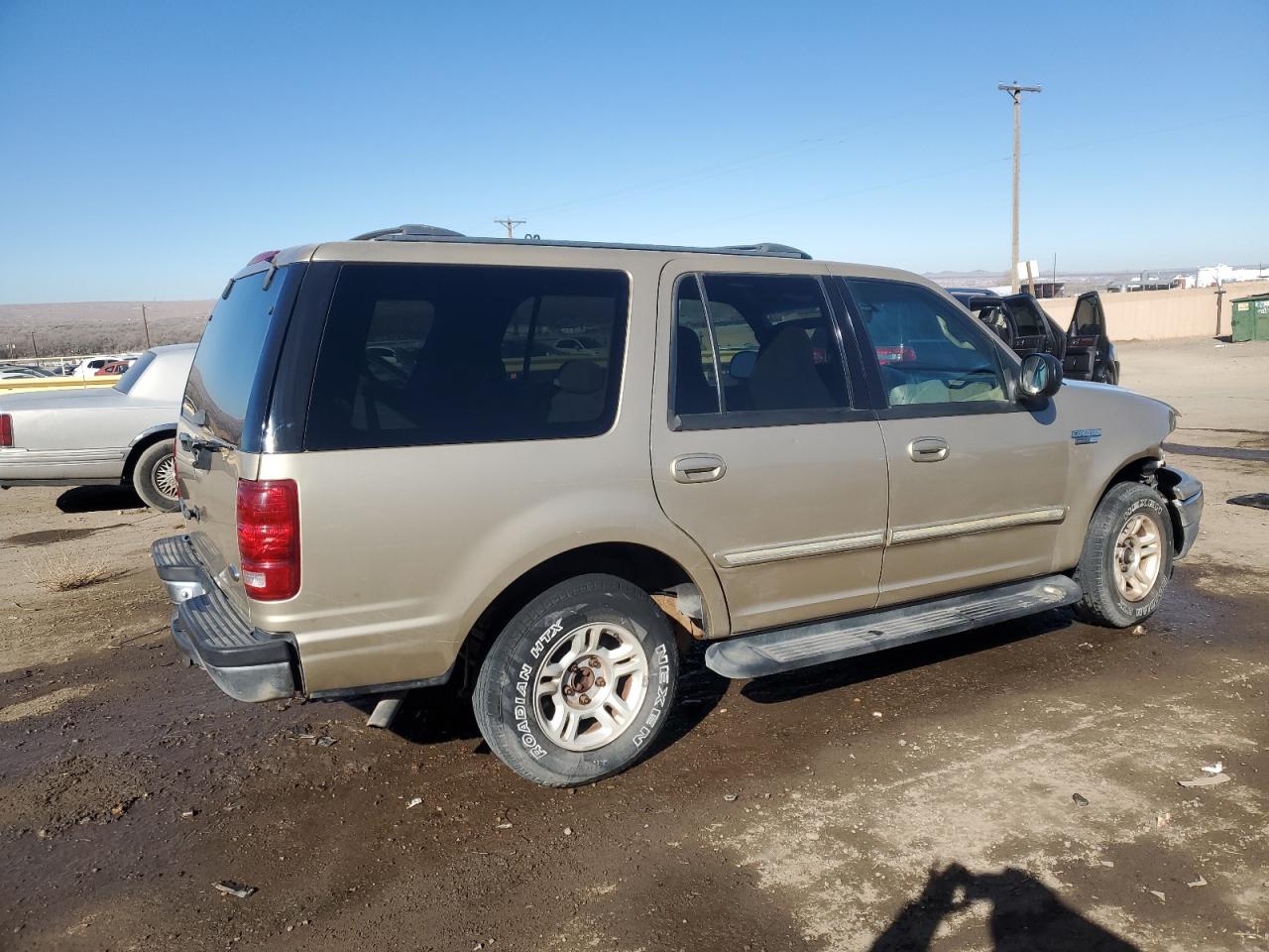 2000 Ford Expedition VIN 1FMRU15LXYLB33052 Copart auction photo, front end damage thumbnail 3