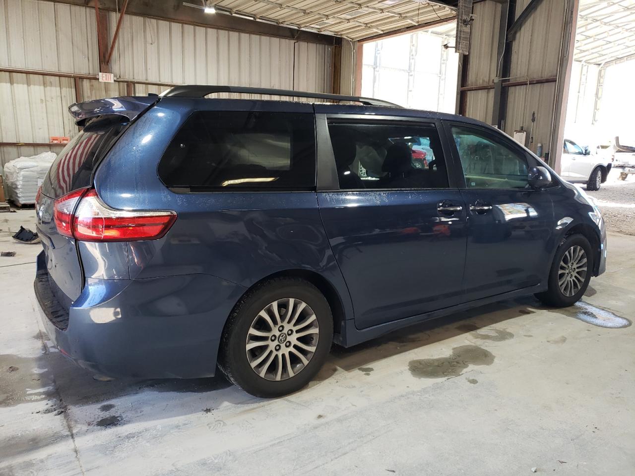 2020 Toyota Sienna VIN 5TDYZ3DC5LS051347 Copart auction photo, side / rear end damage thumbnail 3