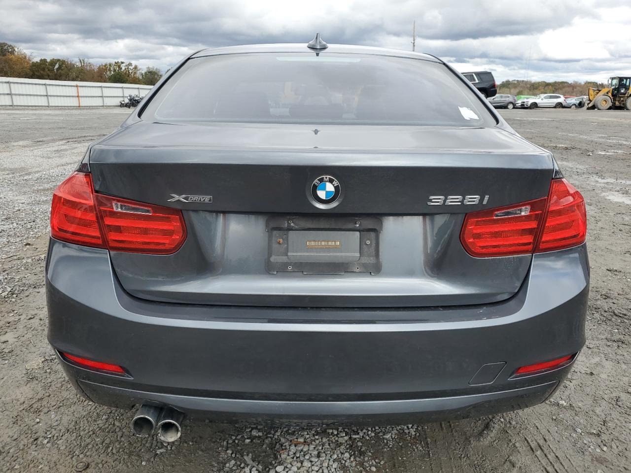 2013 BMW 3er VIN WBA3B3G52DNR81075 Copart auction photo, vandalism / minor dent/scratches damage thumbnail 6