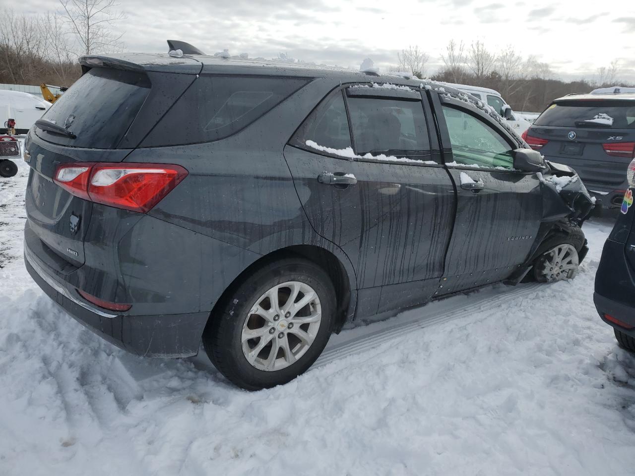 2018 Chevrolet Equinox VIN 2GNAXREV0J6169220 Copart auction photo, front end / side damage thumbnail 3