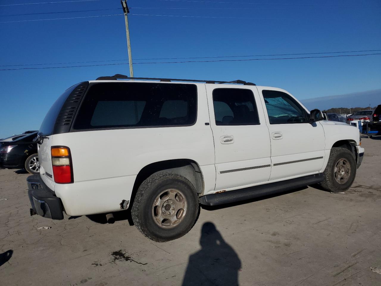 2004 Chevrolet Suburban VIN 3GNFK16T84G181756 Copart auction photo, minor dent/scratches damage thumbnail 3